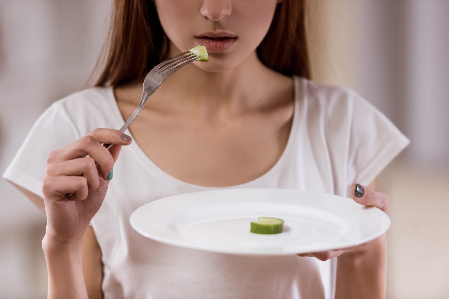 What are the prevention, types and treatment of Anorexia nervosa?
